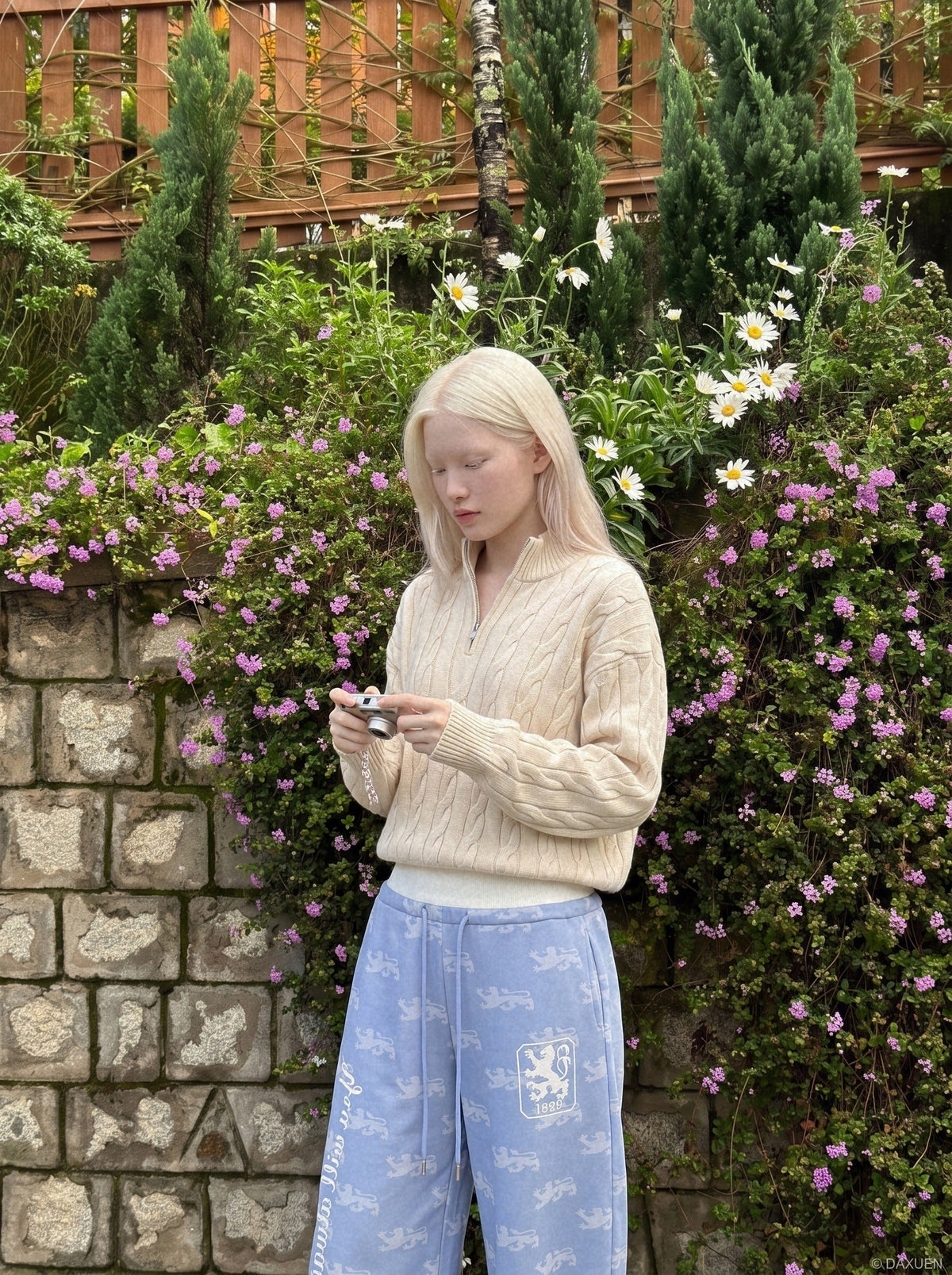 DAXUEN light blue rampant lion graphic jogging pants — model photo