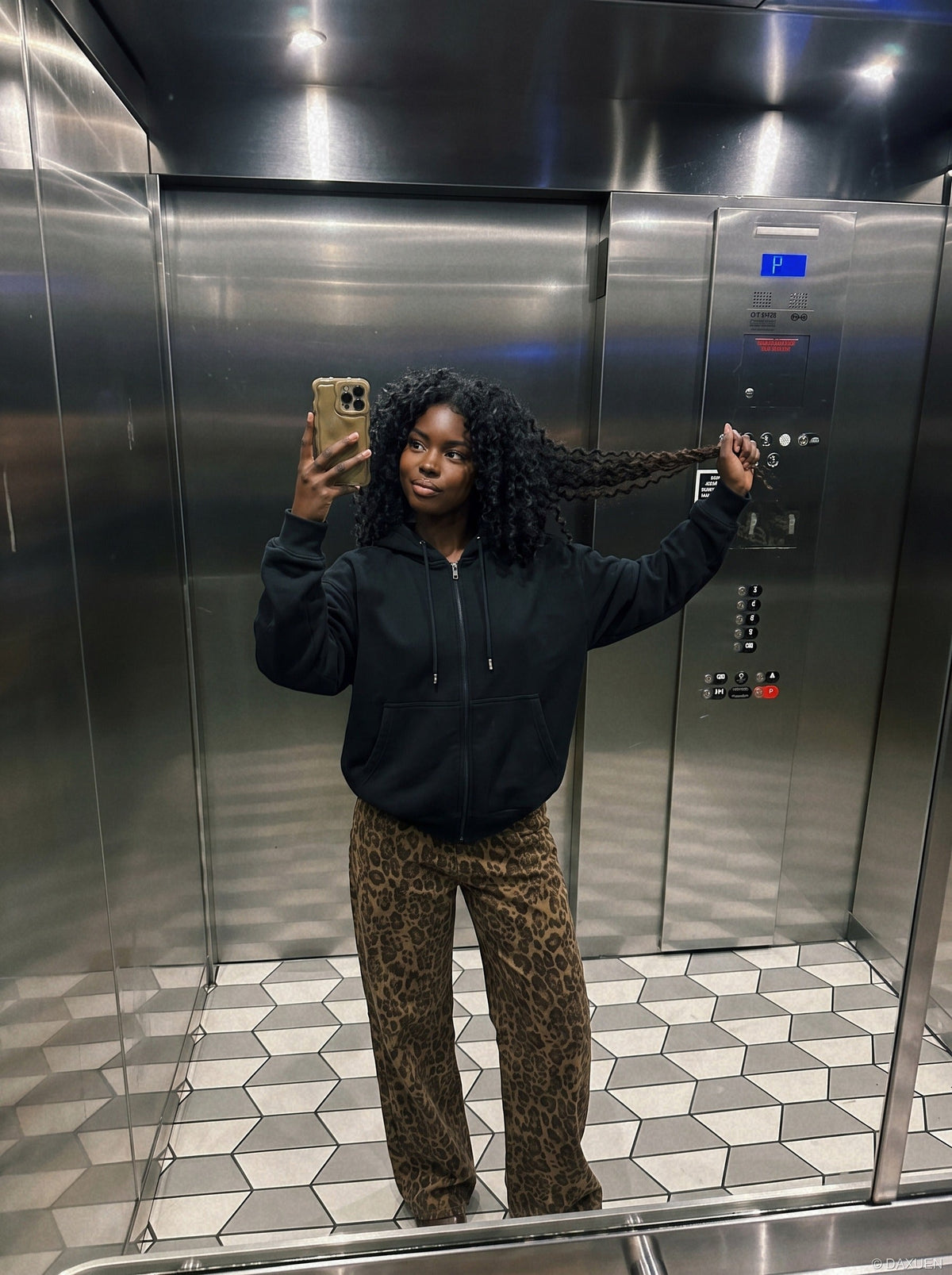 DAXUEN black marled fleece hooded tracksuit set — model photo