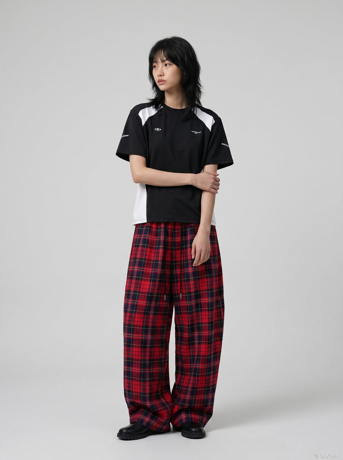 DAXUEN black balloon leg striped casual pants — model photo