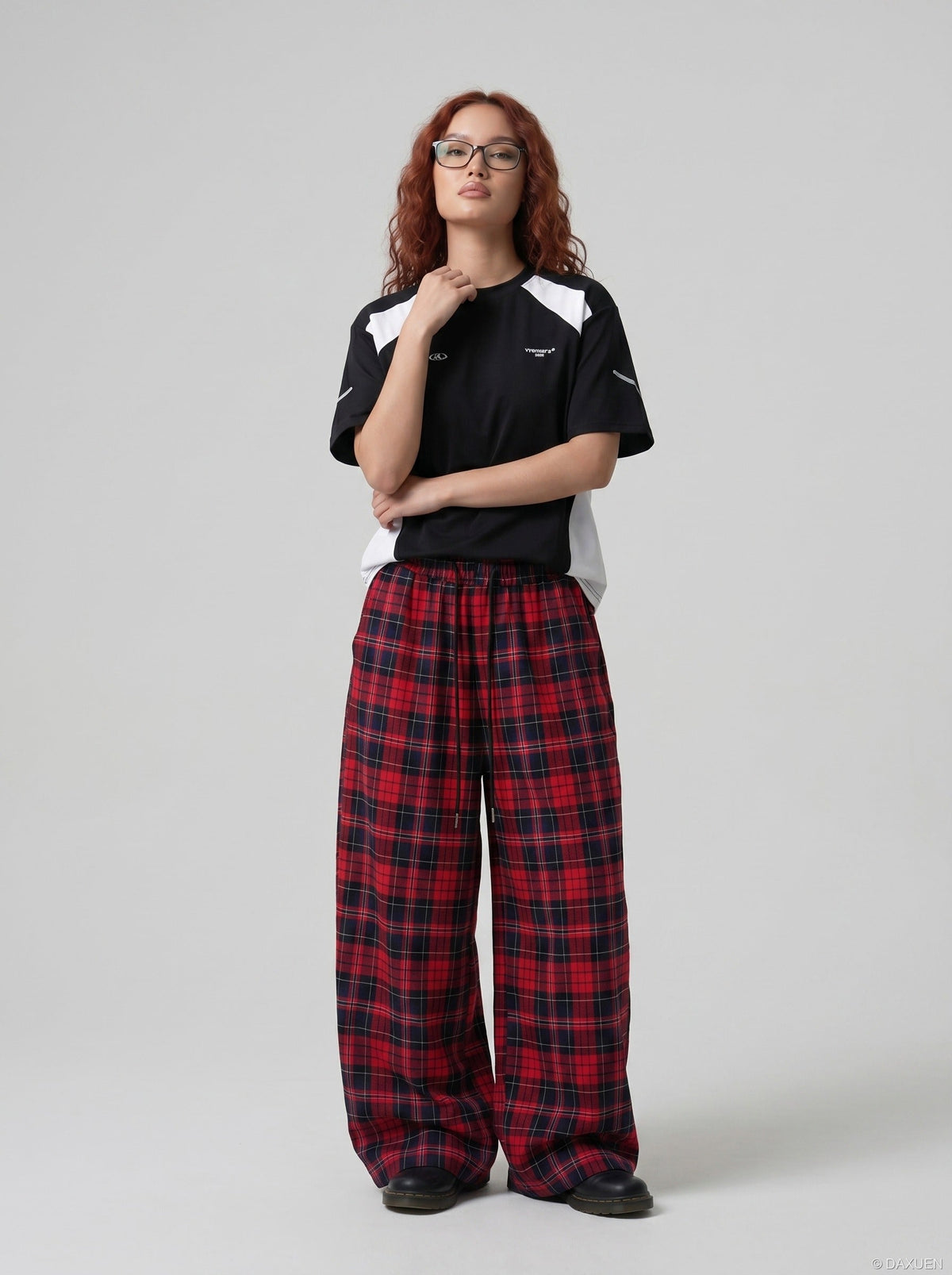 DAXUEN black balloon leg striped casual pants — model photo