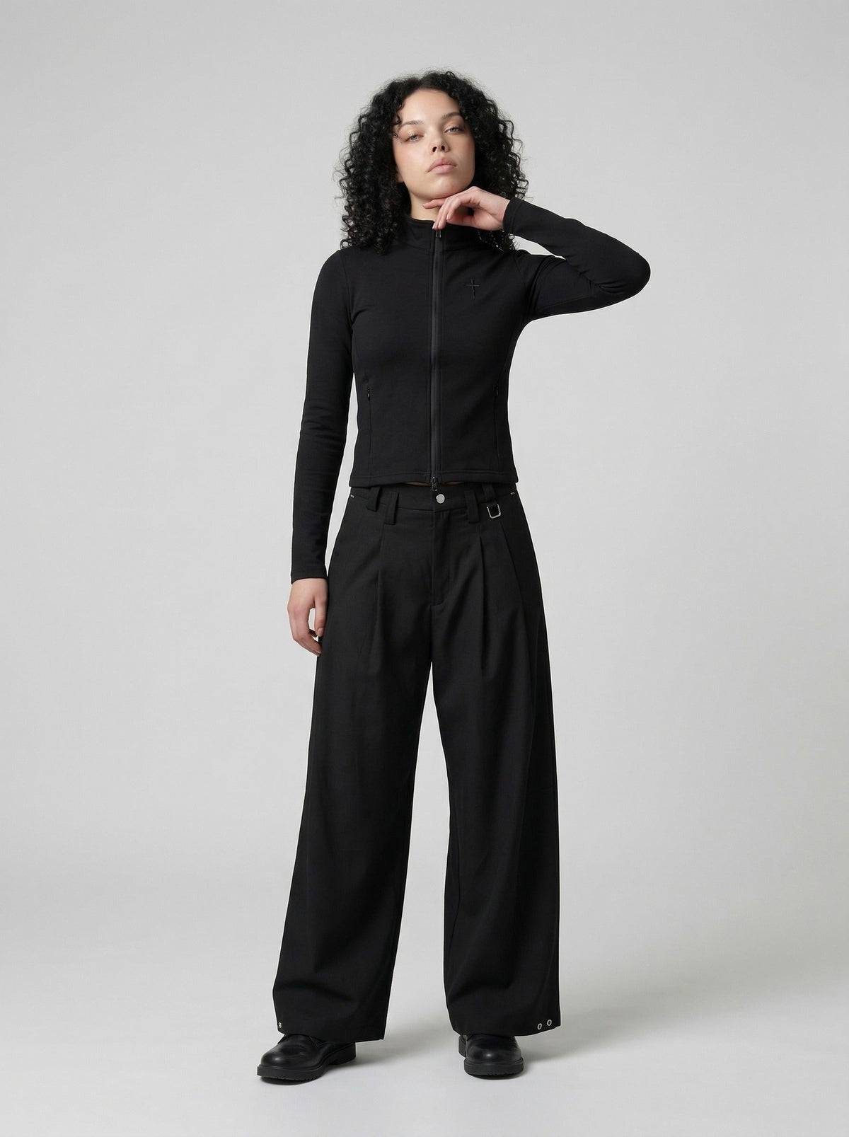 DAXUEN Slim-fit mock neck zip jacket — model photo