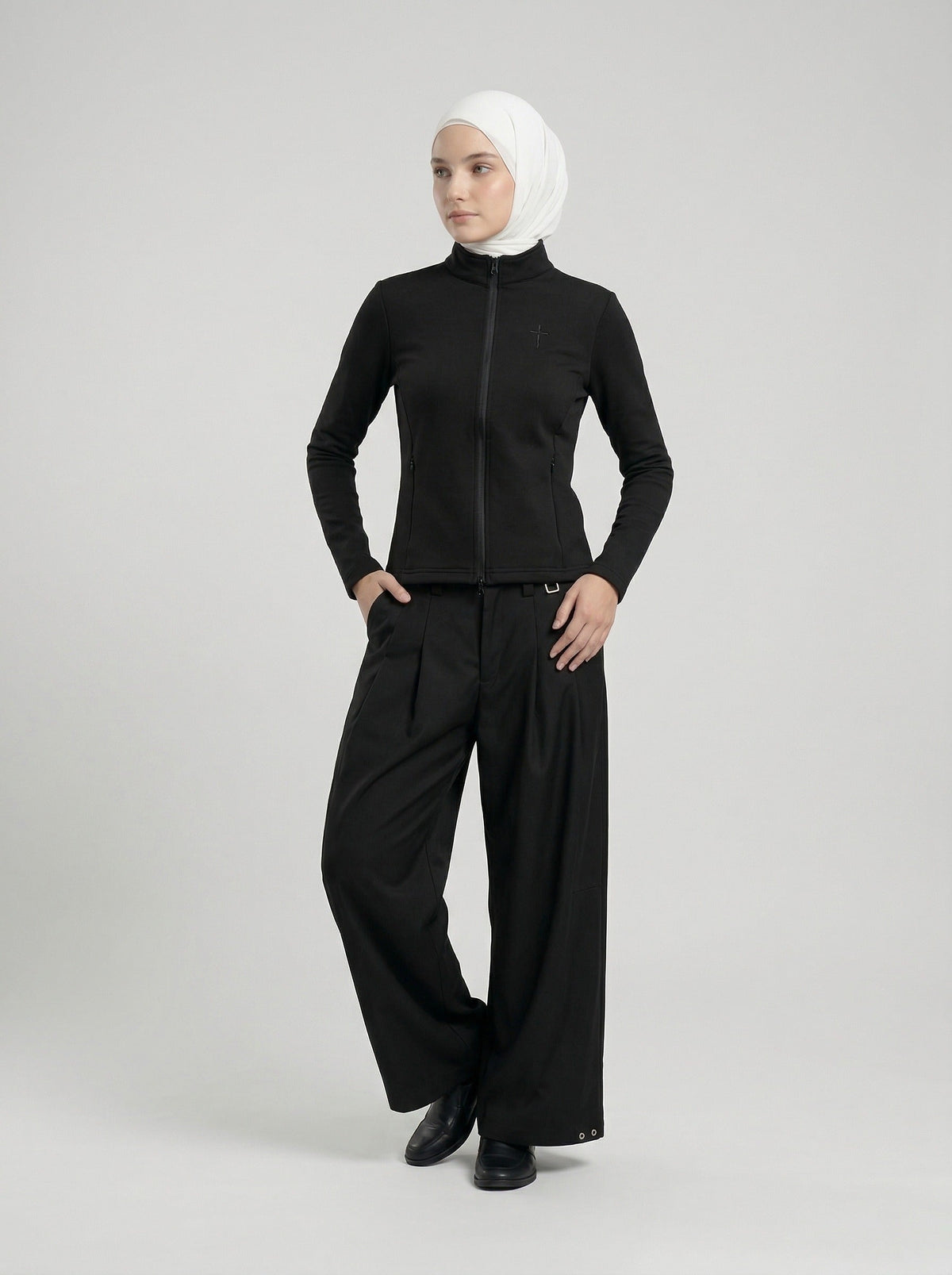 DAXUEN Slim-fit mock neck zip jacket — model photo