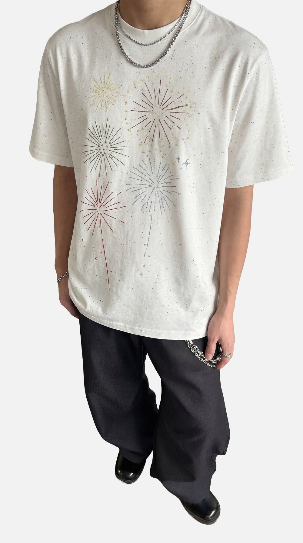 Kurzärmliges T-Shirt mit gesprenkelten Feuerwerksmotiven