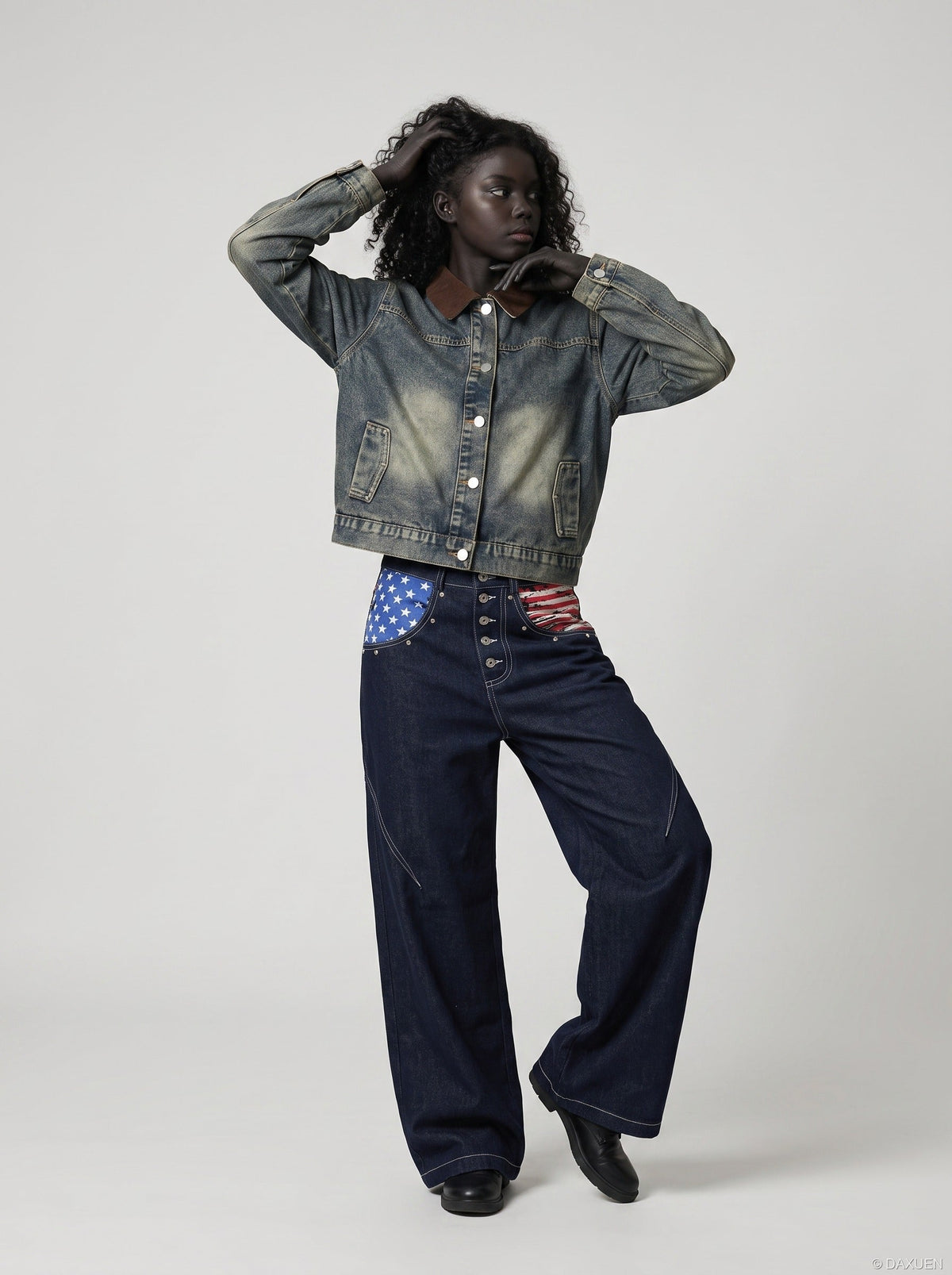 Weite Jeans mit Sternen- und Streifen-Grafik
