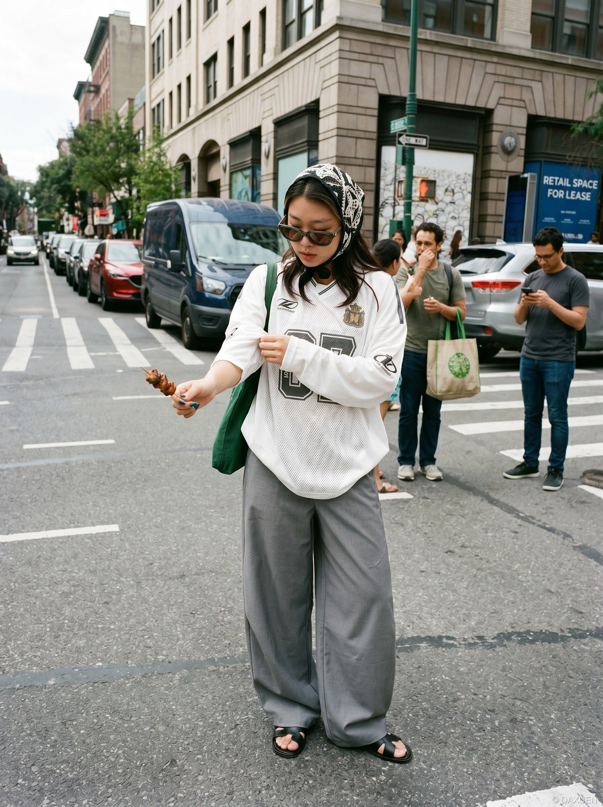 Tailored Waistband Solid-Black Trousers