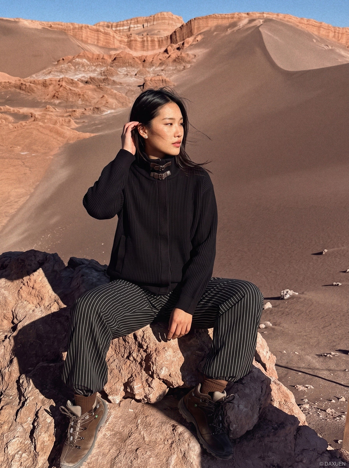 DAXUEN black vertical ribbed mock neck jacket — model photo