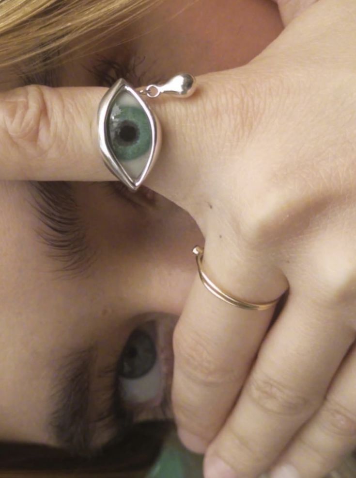 Abyssal gaze