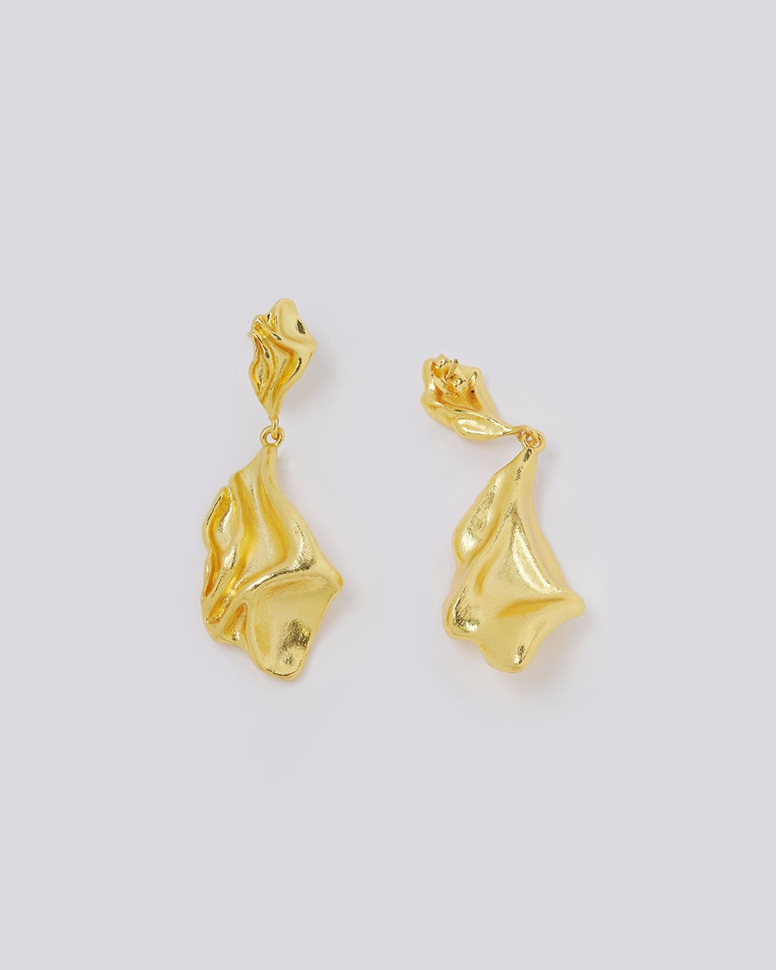 Pendientes colgantes trenzados de plata arrugada